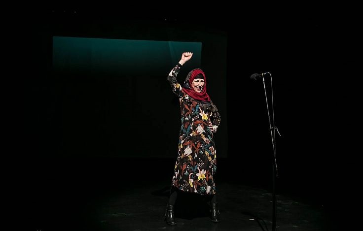 نمایش پدران، مادران، فرزندان