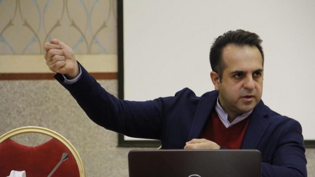صدا بردار تئاتر باید کارگردانی صدا کند