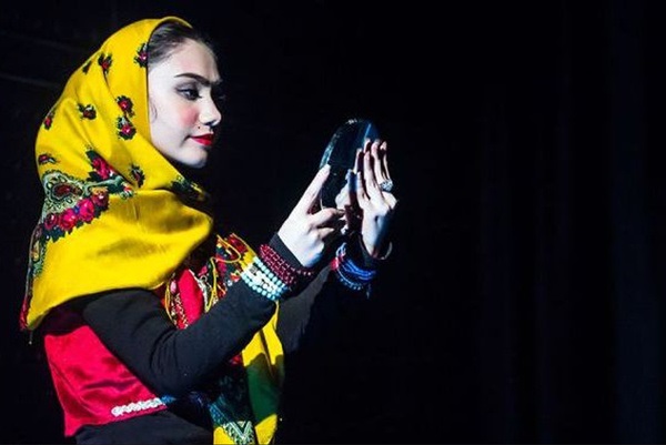 نمایش باد اسب است - مینو نوبهاری