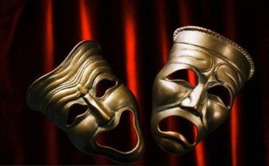 تئاتر را معدود به چند هنرمند خلاصه نکنید