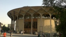 اجرای نمایشی از ایتالیا در محوطه تئاتر شهر