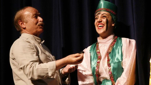 کودکان را به تئاتر سیاه‌ بازی ببرید