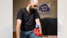 محمد عاقبتی با «شب‌ های خیمه شب بازی» در آمریکا