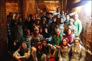 سرپرست گروه “آو” به اروپا رفت
