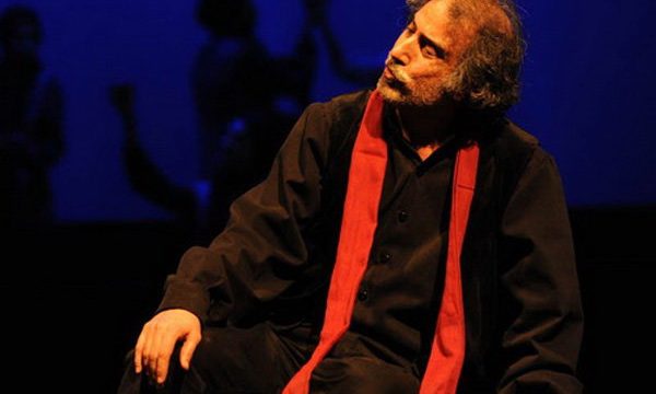 «۰۲۱» قصه مردی است که شعر می‌گوید و از دیوارها عبور می‌کند