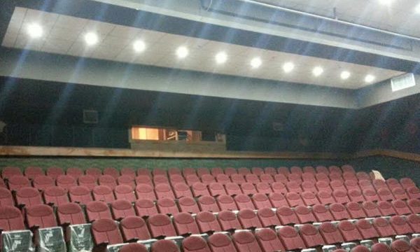 سینمایی که در خانه نمایش جا خوش کرد