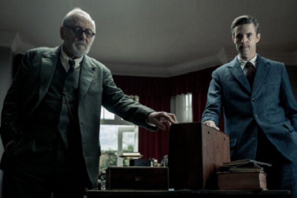 آنتونی هاپکینز در نقش فروید دیده شد/ انتشار اولین تصویر از فیلم