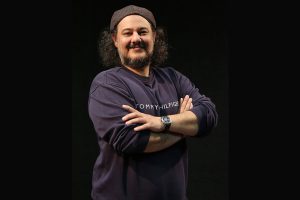 نمایش «دور» به کارگردانی وحید نفر در تئاتر شهر