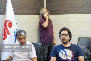 نشست با عوامل نمایش خالی