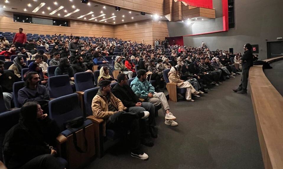 کارگاه انتقال تجربه تئاتر در تالار فرهنگ و هنر ساری با حضور سجاد افشاریان - عکس: کیوان یوسف‌پوری