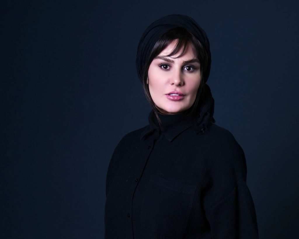 رُز رضوی در نمایش «به یک قاتل ساده نیازمندیم»