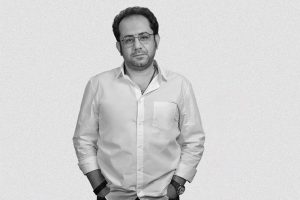 اجرای ما هنگامه‌ای از صدا، یعنی ترانه، آواز، قصه و موسیقی است