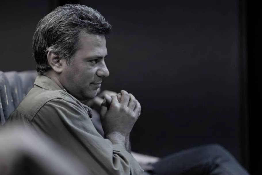 مجتبی جدی «شکستن امواج» را به صحنه می‌آورد
