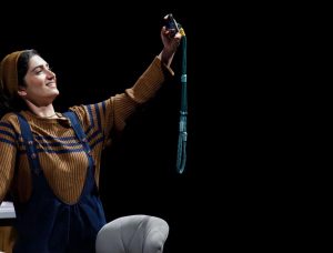 نقدی بر نمایش «شکستن امواج»