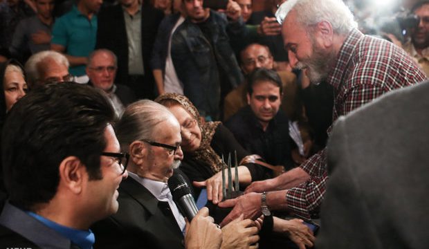 کارگردان‌های تئاتر به احترام حمید سمندریان و هما روستا سکوت کردند
