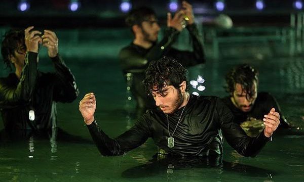 توقف اجرای دو روزه «بیگانه»/ «دریادلان» به سردار سلیمانی تقدیم شد