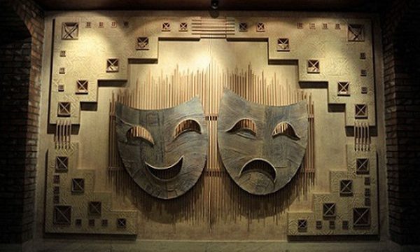 نمایش «نادرستان» در تبریز به روی صحنه رفت