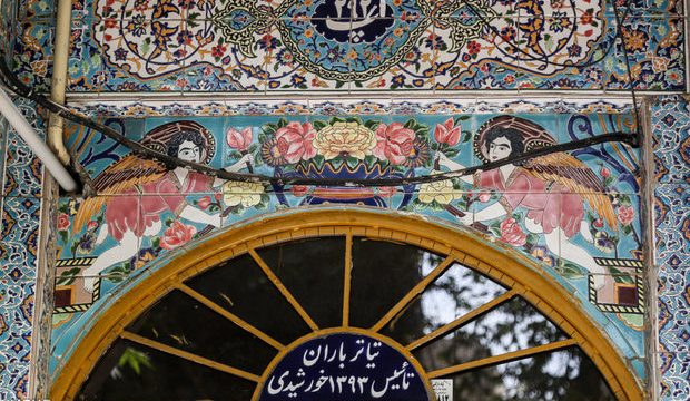 اجرای نمایش «کلاه آهنی» و «مافیا» تمدید شد