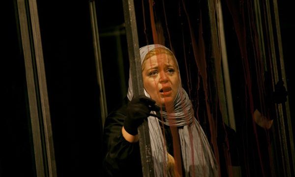 تئاتر را باید روی صحنه دید اما تولید فیلم- تئاتر هم ضروری است