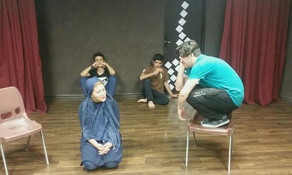 جن‌ ها به نمایش «دلپیچه» می‌ آیند