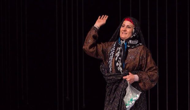 راهیابی«دقایقی با رضا» به بخش نهایی جشنواره تئاتر لاله‌ های سرخ