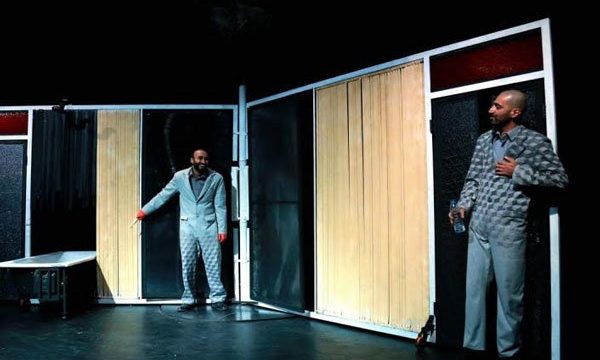 نمایش «باد شیشه‌ را می لرزاند» تمدید شد