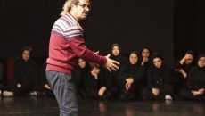 «من» به ماهیت گروهی تئاتر می‌ پردازد