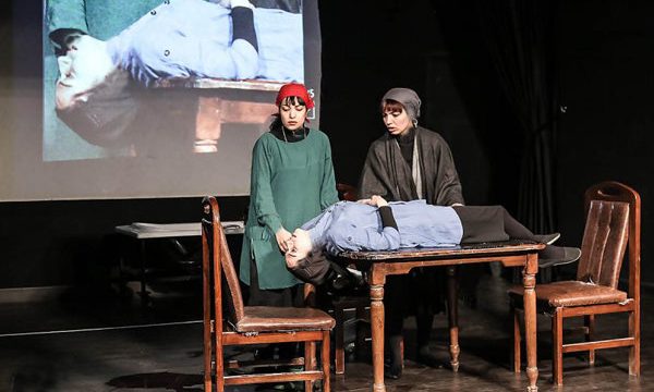 کارگردان نمایش «بی‌مرگی»: جشنواره مشکلاتی اساسی دارد