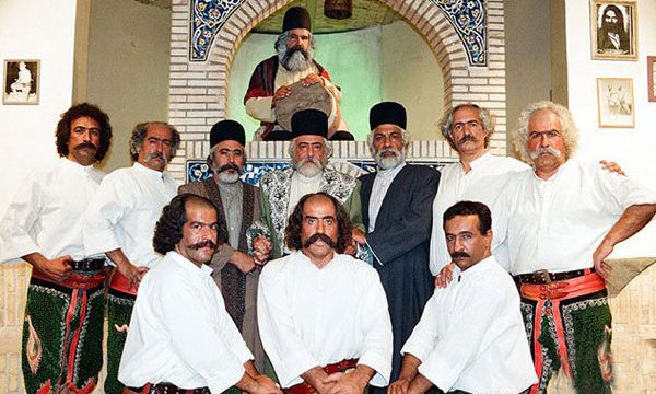 تئاتری شبیه «پهلوانان نمی میرند» اجرا می‌ کنم