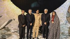 محمدرضا عارف از نمایش ایوب آقاخانی دیدن کرد