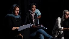 عاطفه رضوی و گیتی قاسمی در «آبی مایل به صورتی»