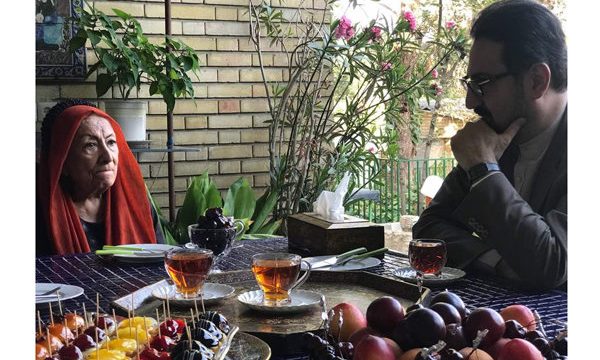عکس ها و مقالات و خاطرات پری صابری گردآوری می شود