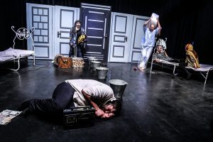 ماجرای رئالیسم جادویی و هویت باختگی انسان معاصر در «خانه نمزده»