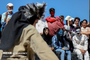 تئاترخیابانی مریوان به کعبه آمال هنرمندان حوزه تئاترتبدیل شده است