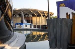 با کفش و لباس تمیز به تئاتر شهر نیایید