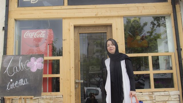 گفت وگو با مهتاب نصیر پور بازیگر نمایش مجلس ضربت زدن