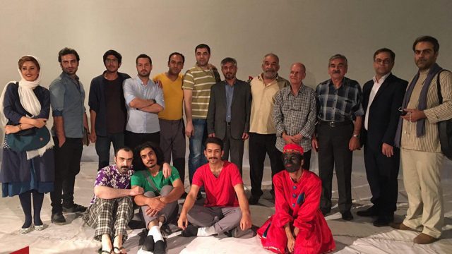 تقدیر از کارگردان برگزیده تئاتر فجر در زادگاهش